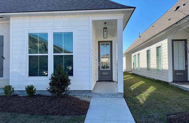 Beautiful 3 bedroom 2 bath end unit with side porch! photos photos