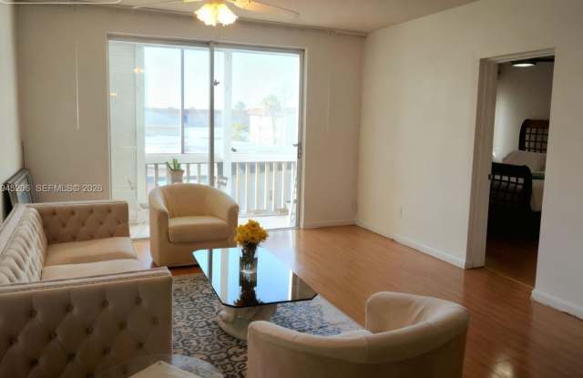 1481 NE Miami Gardens Dr photos photos