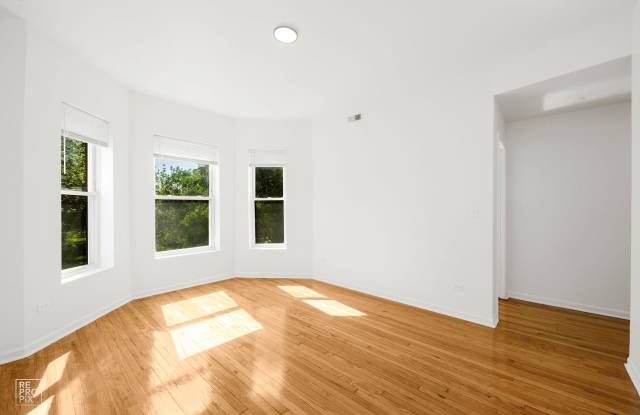 5718 S Wabash Gallery 3