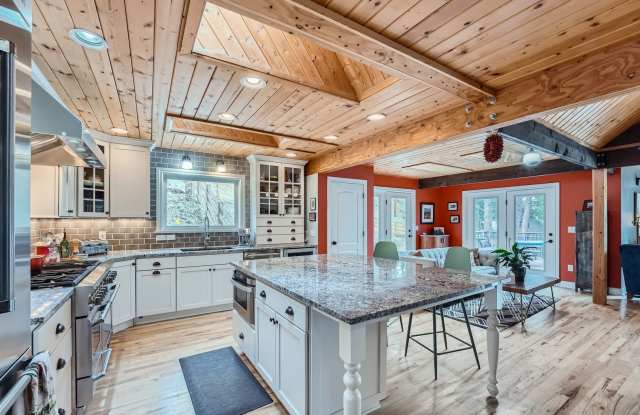 Mountain Retreat: Fully Furnished 3 BDR Home with Sauna Gallery 3