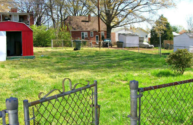 --APPLICATION PENDI2 BR / 1 BA Renovated home near VCU in Byrd Park Area! Pets considered! Available April 1st! photos photos