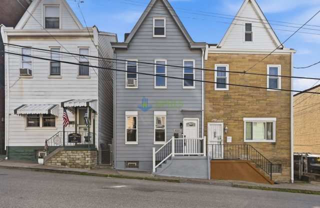 Upscale 3BR Home in Pittsburgh's Bloomfield neighborhood Gallery 1