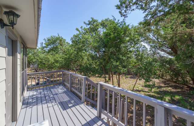 A slice of the Texas Hill Country - 1 Bedroom, 1 Bathroom with large back deck! photos photos
