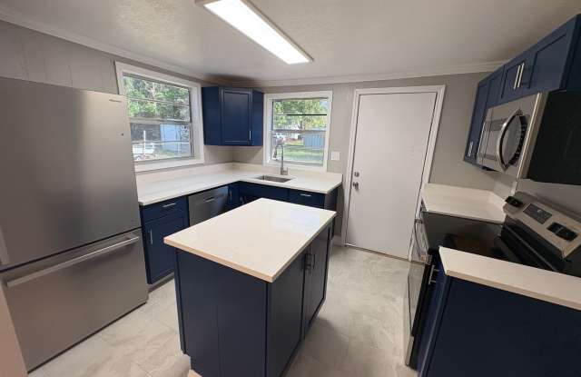 3 Bed / 2 Bath Single-Family Home Near Downtown Eustis photos photos