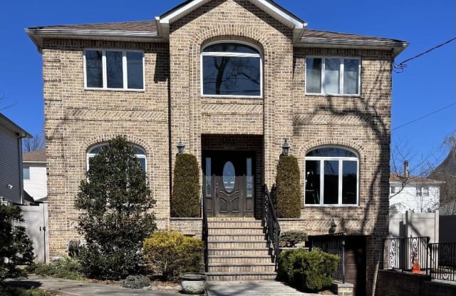 445 Darlington Avenue - 445 Darlington Avenue, Staten Island, NY 10309