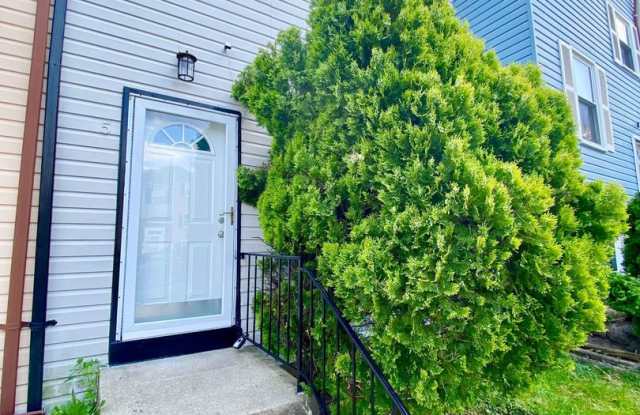 Charming 3 Bedroom/ 1.5 Bathroom Townhome in Rosedale, MD! photos photos
