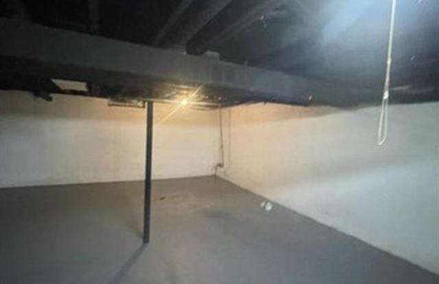 20442 Greenlawn Street Gallery 4