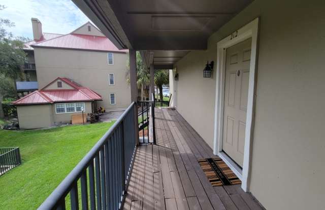 Gated, Updated 2 bedroom, 1 bath Condo in Oasis Pearl Lake photos photos