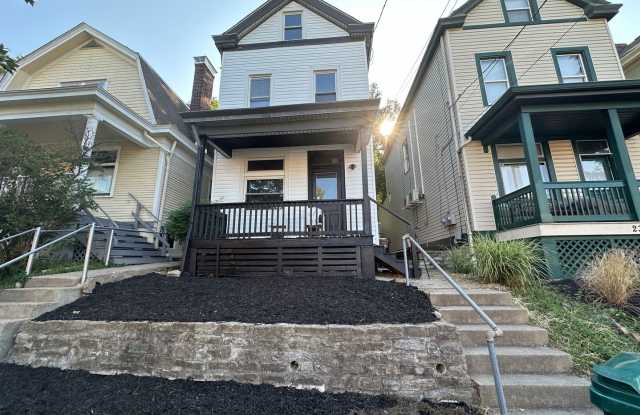 CLIFTON - Adorable upper floors of 2 family - 2346 Flora Street, Cincinnati, OH 45219