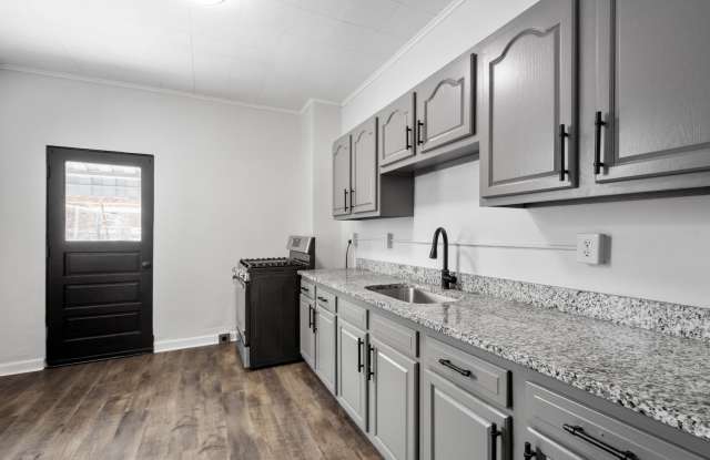 BEAUTIFULLY RENOVATED 2 BEDROOM GEM!!! OFF STREET PARKING! ONLY ACCEPTING 2 BEDROOM HOUSING VOUCHERS! - 602 East 19th Avenue, Munhall, PA 15120