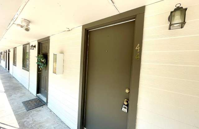 1 Bed/1 Bath Available in Brandon! 39042 Gallery 3