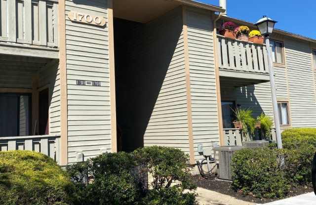 1708 WOODHOLLOW Drive Gallery 1
