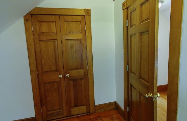 376 Grove Street Gallery 3