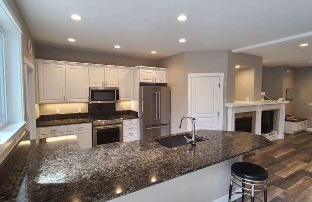 683 SW Peak View Place Gallery 3
