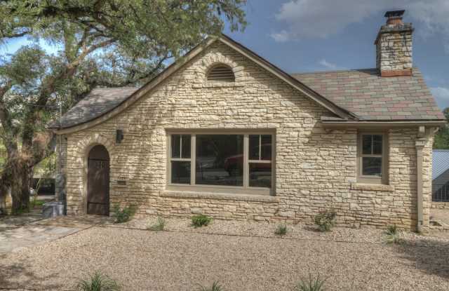 UT PRE-LEASE: 2018 Remodeled 6 bed/4 bath North Campus Home, Luxury Finishes, Walk to UT Gallery 3