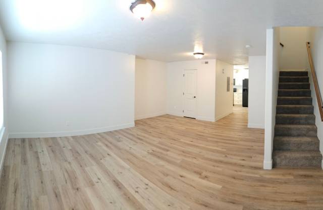 3 bed, 1.5 bath Townhome in The Meadows Gallery 3