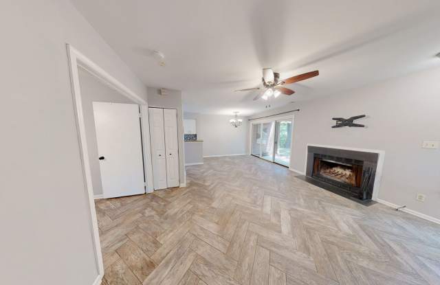 Spacious and Updated 1 bed + 1 BA Condo - walk out level Gallery 4