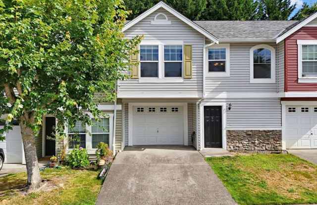 Spacious Puyallup Townhouse | 3-Bed Home with Main-Floor Primary Suite & Stainless Steel Appliances! photos photos