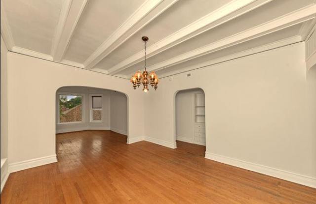 1351 W Catalpa photos photos