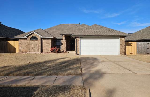 (3) Bed/(2) Bath in Moore with Safe Room Avail NOW! - 1109 Northeast 8th Street, Moore, OK 73160