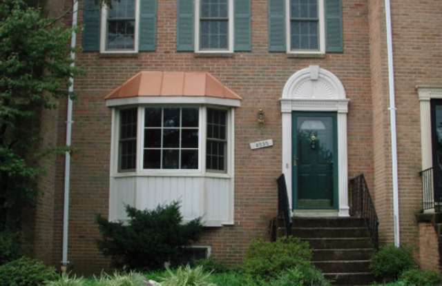 Classic 4 Bed 3.5 Bath Brick Townhome With Brick Patio In Merrifield View photos photos