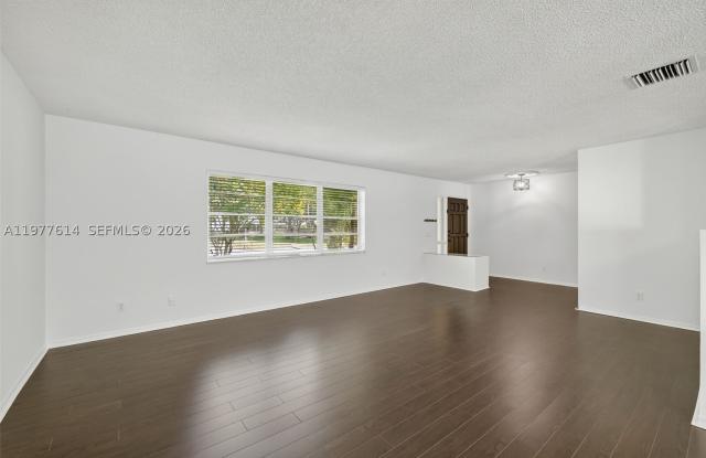 770 SE Hollahan Ave Gallery 3