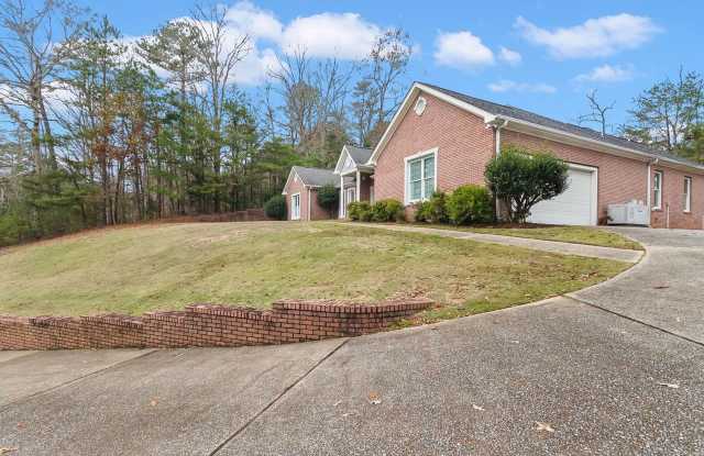 Spacious 3 Bed 2.5 Bath! Available for Fall 2026! Call to Schedule a Tour Today! Gallery 4