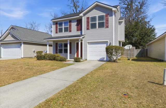 Beautiful 3BR Home in Lakeshore – Private Yard – Prime Port Wentworth Location photos photos