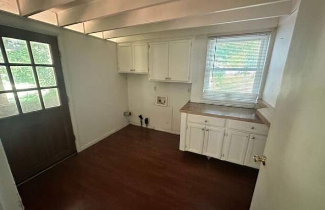 511 Manor Drive Gallery 4