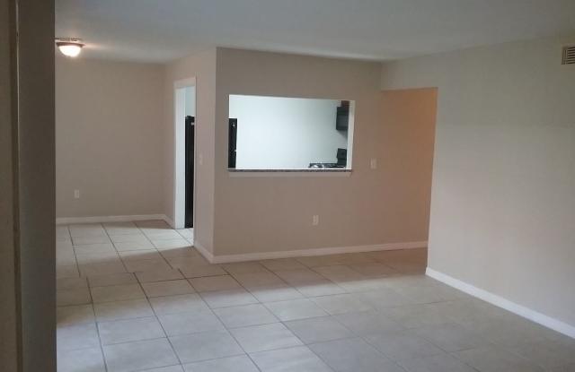 4021 Versailles Dr. Unit F Gallery 4