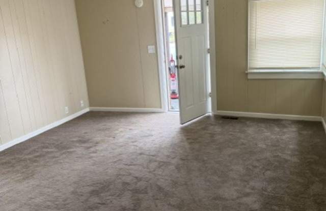 1 bed, 1 bath house centrally located Gallery 1