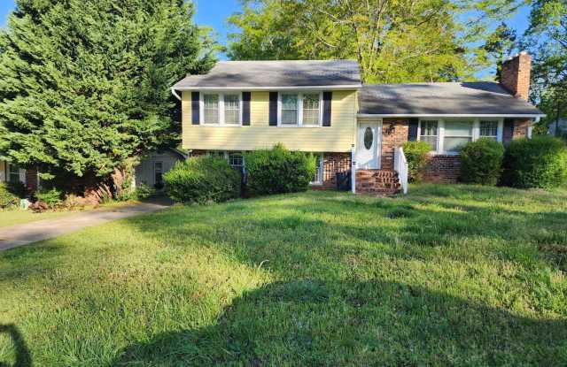 Spacious 4 bedroom 2 bath Will Not last long! photos photos