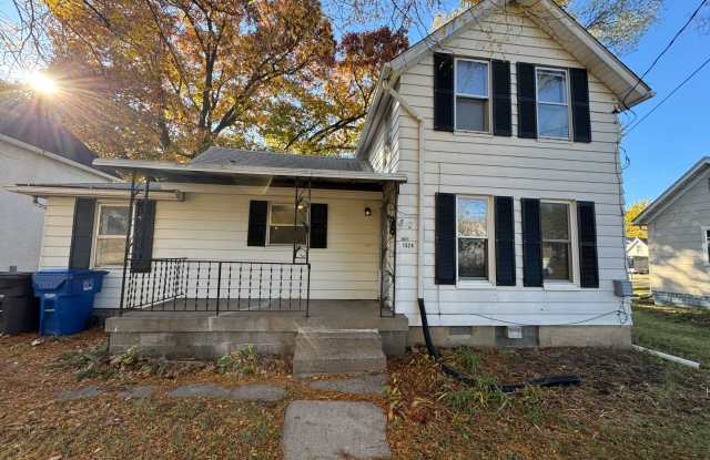 Updated 3BR Home with Large Yard  Long Driveway – Moline - 1524 24th Avenue, Moline, IL 61265