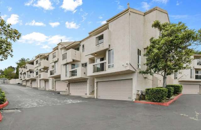 Gorgeous Tri Level Town Home in El Cajon! Gallery 2
