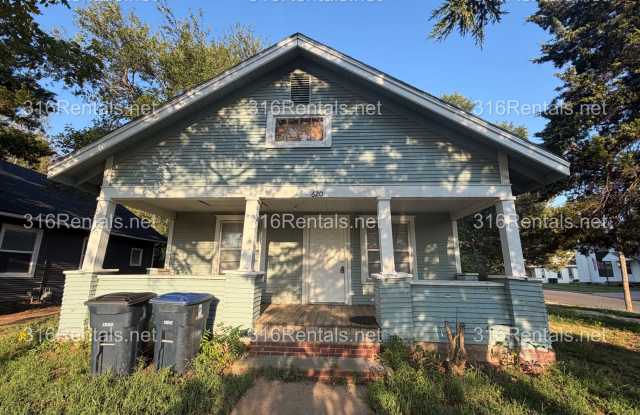 $775 - 620 S Washington 2 Bed / 1 Bath Gallery 1