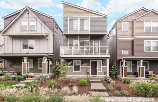 Outstanding 45 Central home with 3BR + Den / 2.5BA, Amazing upscale features, Across from Nike World Campus  Villa Sport! photos photos