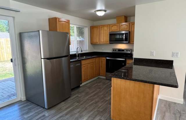 4 BEROOM 1 BATH HOUSE FOR RENT photos photos