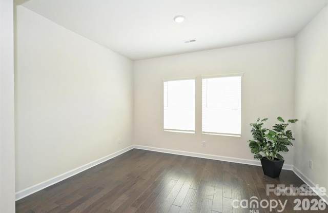 2410 Arbor Loop Drive Gallery 3