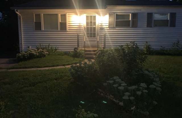 Beautiful 3 bed 1 bath home. Wait till you see inside! photos photos