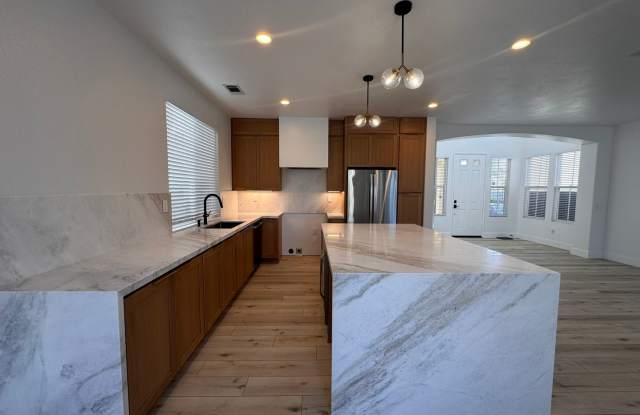 Newly Renovated Modern 3‑Bedroom Home with Designer Touches – Oceanside, 2,010 sq ft!! photos photos