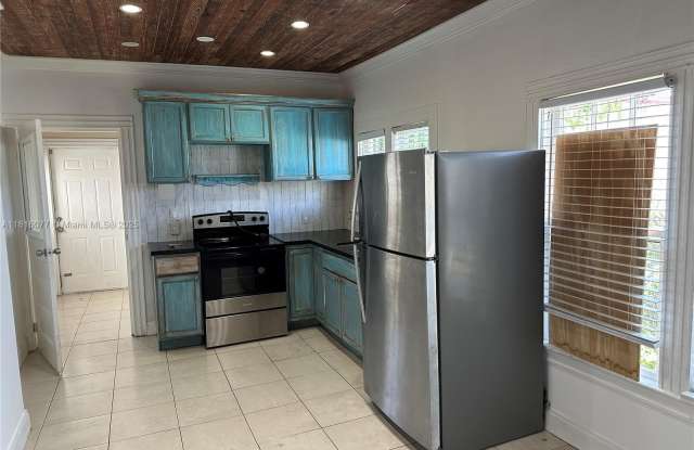 213 NE 2nd Ave photos photos
