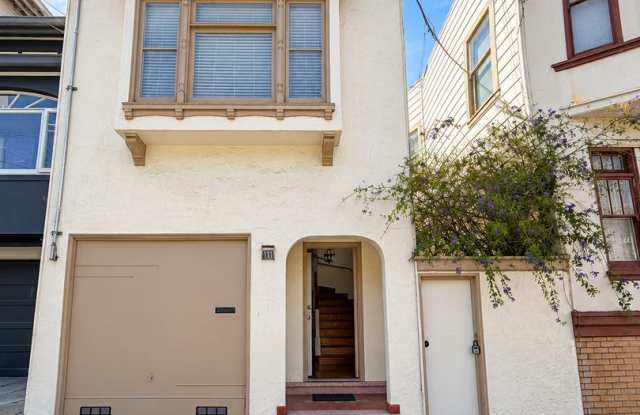 # Bright 1-Bedroom with Garage & Central Heat in the Richmond Gallery 2