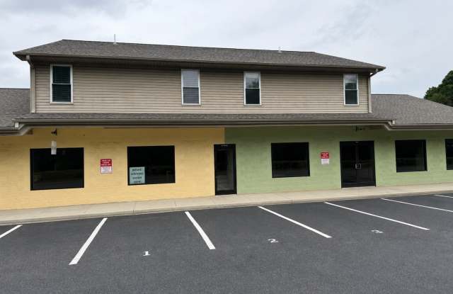 Newport, 3 BR / 2.5 BA Available August 12 photos photos