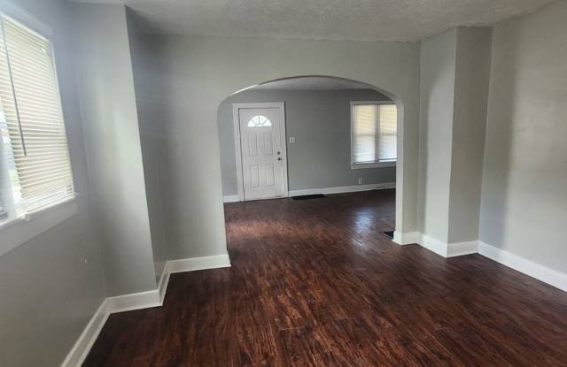 Updated Two Bedroom Single Family Home near Concord and 16th - Westside Gallery 4