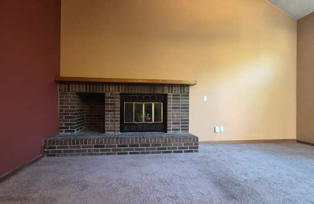 4272 Kingsbury Drive Gallery 3