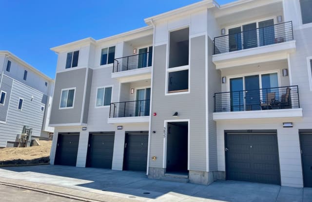 MODERN LUXURY 2BD/2BA/2CAR CONDO in Briargate photos photos