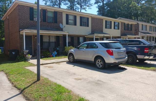 Two storey 2 Bed Townhouse in great N Chas Location! photos photos