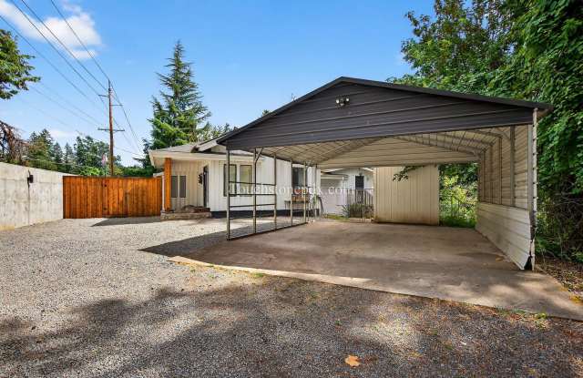 4.5 Acre Dream Home in Oregon City Awaits photos photos