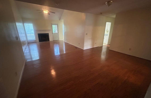 3–4 Bedrooms | 2.5 Bathrooms | $1,950/Month The Summit Area - AVAILABLE EARLY NOVEMBER! Gallery 3