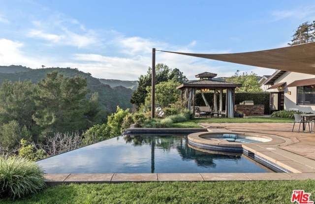 2473 La Condesa Dr photos photos